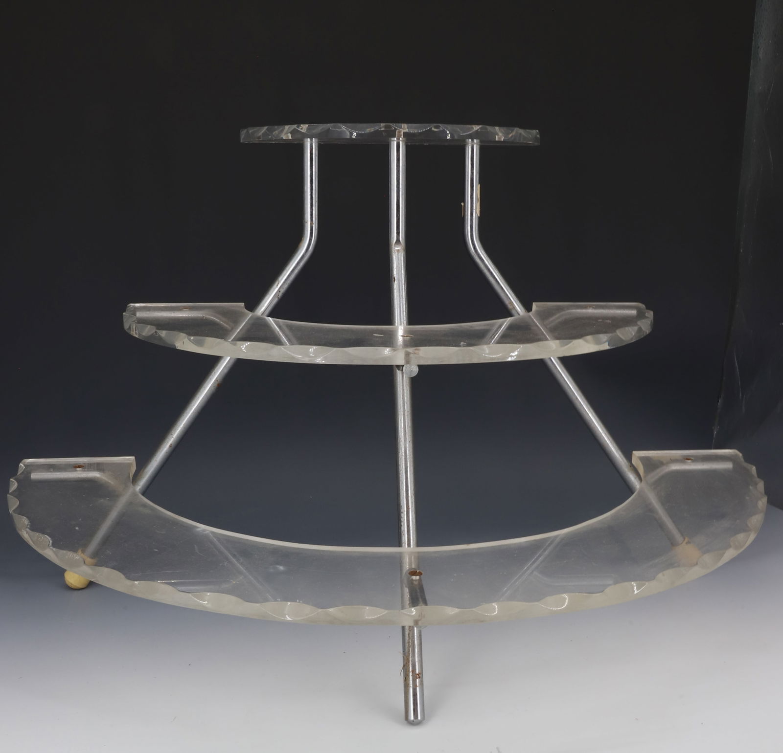 VINTAGE LUCITE DISPLAY SHELF (1 of 2)