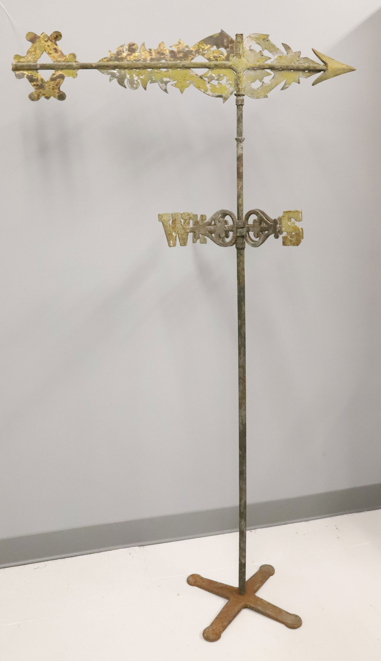 PAINTED VICTORIAN BANNER WEATHERVANE (1 of 5)