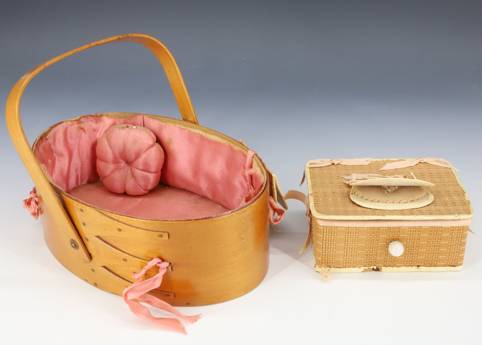 SABBATH DAY LAKE SHAKER SEWING BOX AND CARRIER (1 of 5)