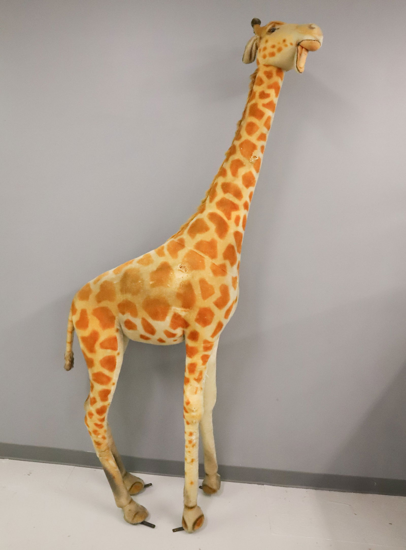 LARGE STEIFF STUDIO GIRAFFE (1 of 6)