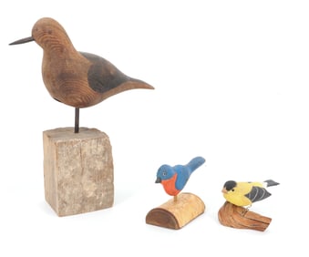 LOT OF CARVED BIRDS