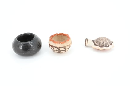 LOT OF MINIATURE NATIVE AMERICAN POTTERY