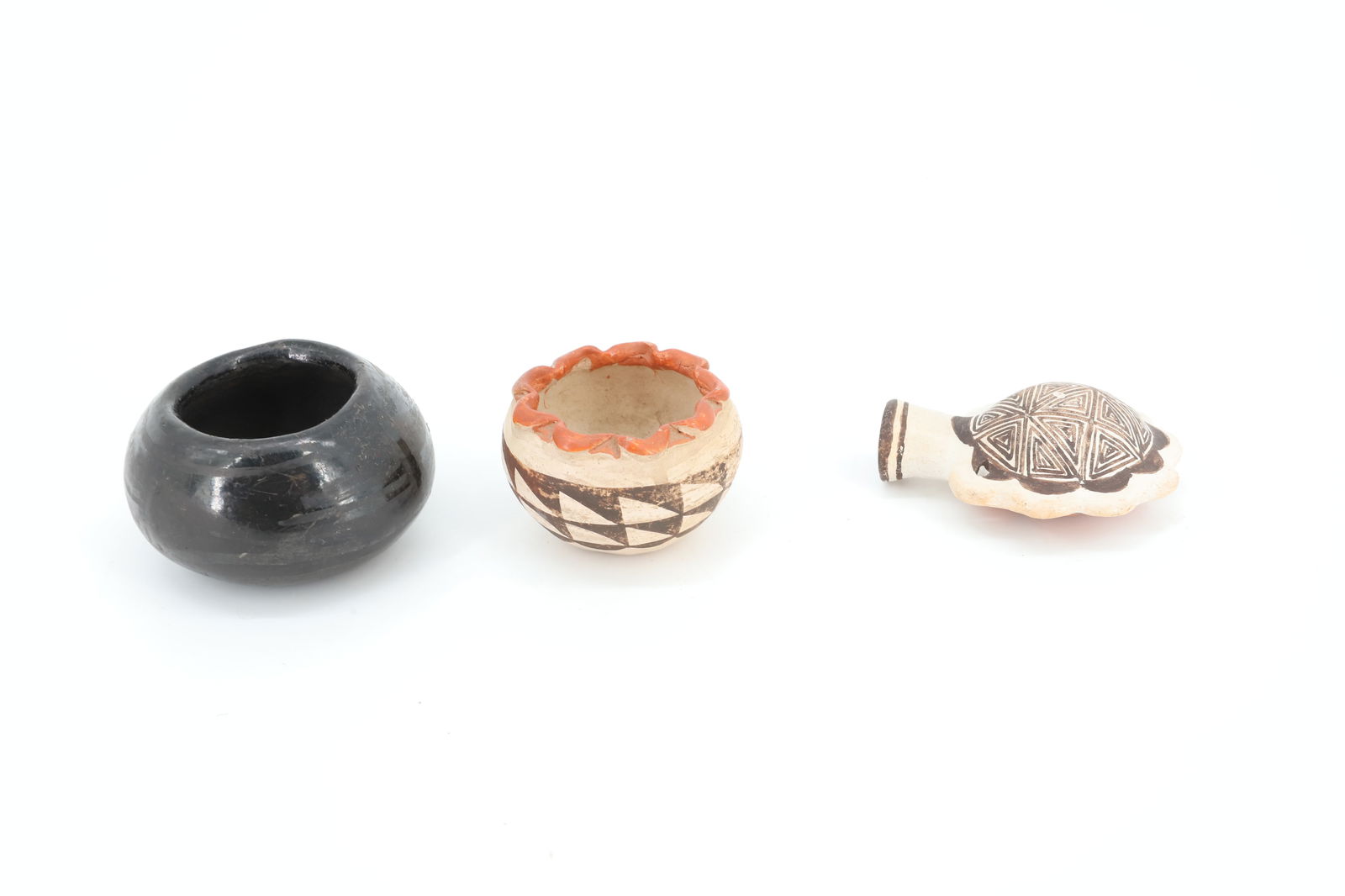 LOT OF MINIATURE NATIVE AMERICAN POTTERY (1 of 4)