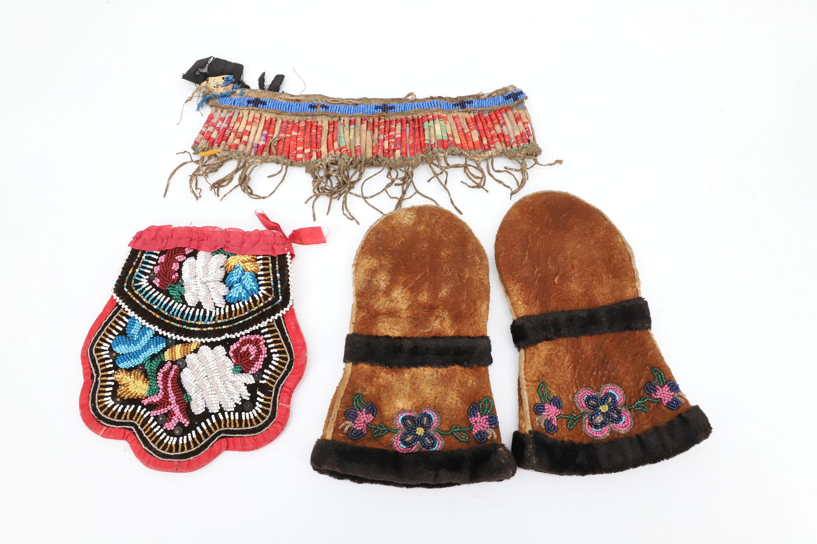 GAUNTLET MITTENS AND BEADED BAG (1 of 4)