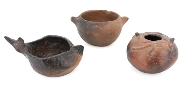 LOT OF EARTHENWARE POTTERY