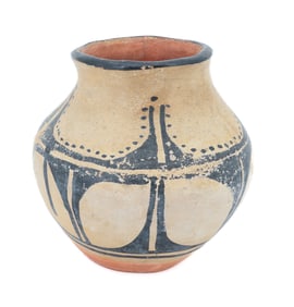 NATIVE AMERICAN DECORATED POT