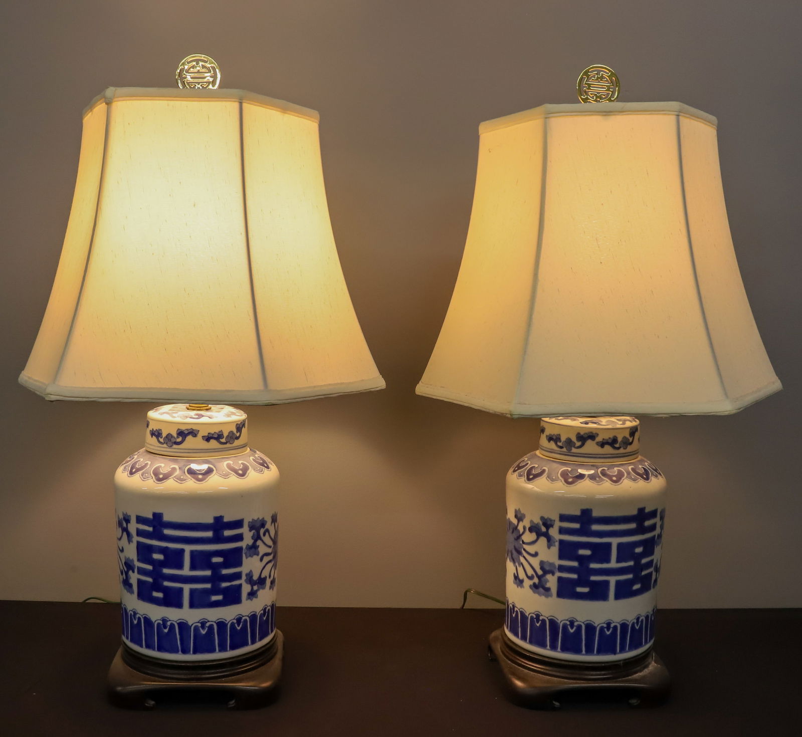 CHINESE GINGER JAR LAMP PAIR (1 of 6)