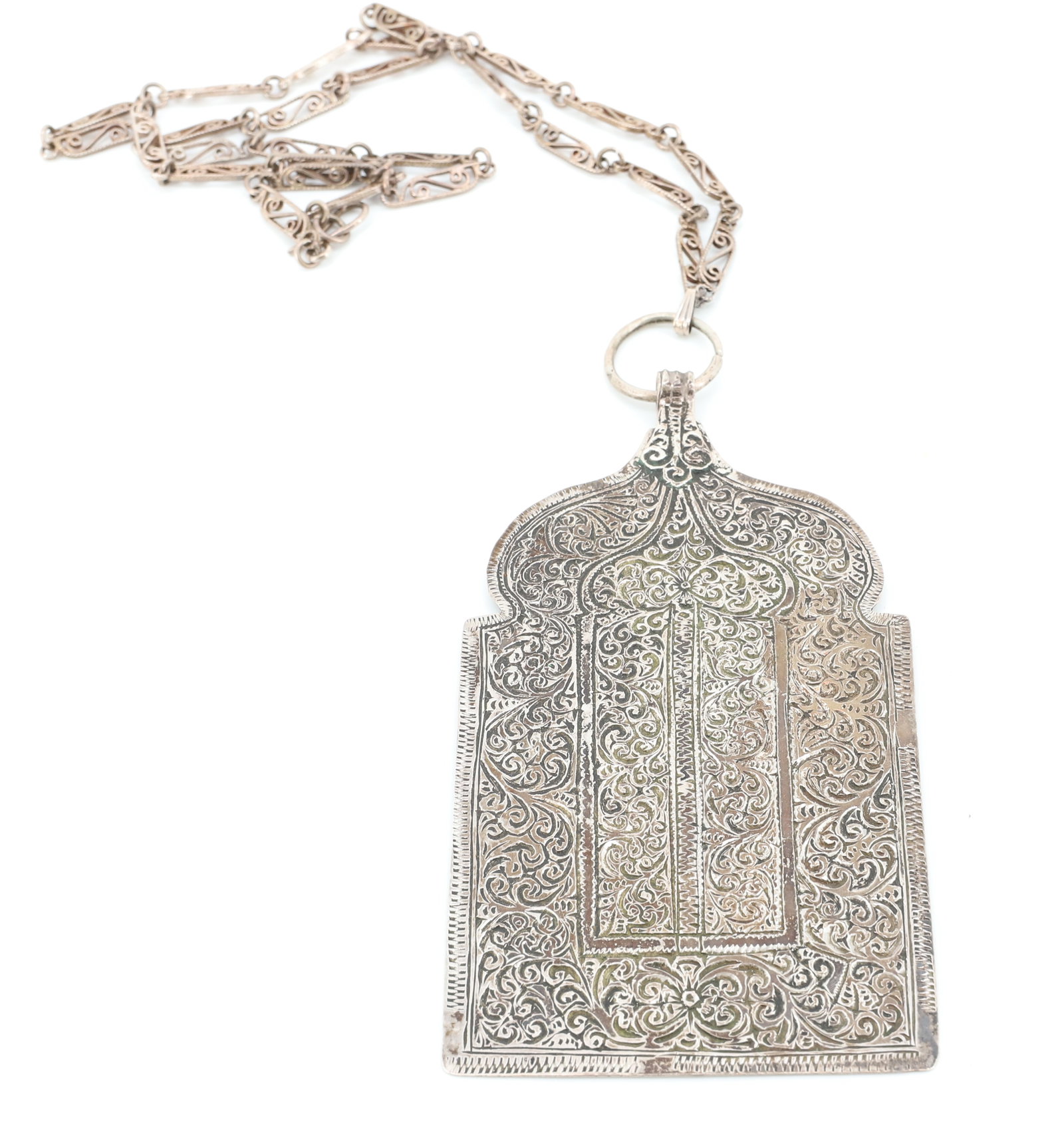 INDIA SILVER NECKLACE: LARGE PENDANT WITH FILIGREE CHAIN PENDANT MARKED 33 TOTAL WEIGHT 1.4 OZT 24"L PENDANT 4 1/2" X 2 1/2" PLEASE READ CAREFULLY - Terms for Purchasing and Shipping of Auction Items. Please read carefully 