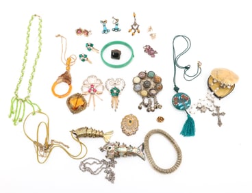 COSTUME JEWELRY LOT