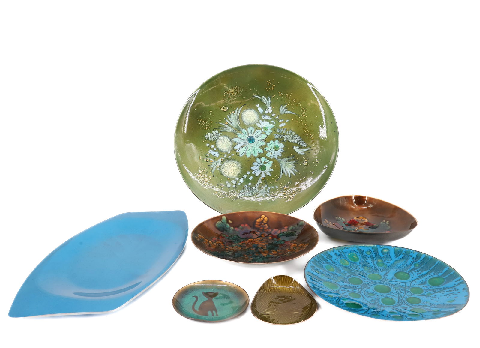 (7) VINTAGE DECORATIVE ENAMEL PLATES (1 of 5)