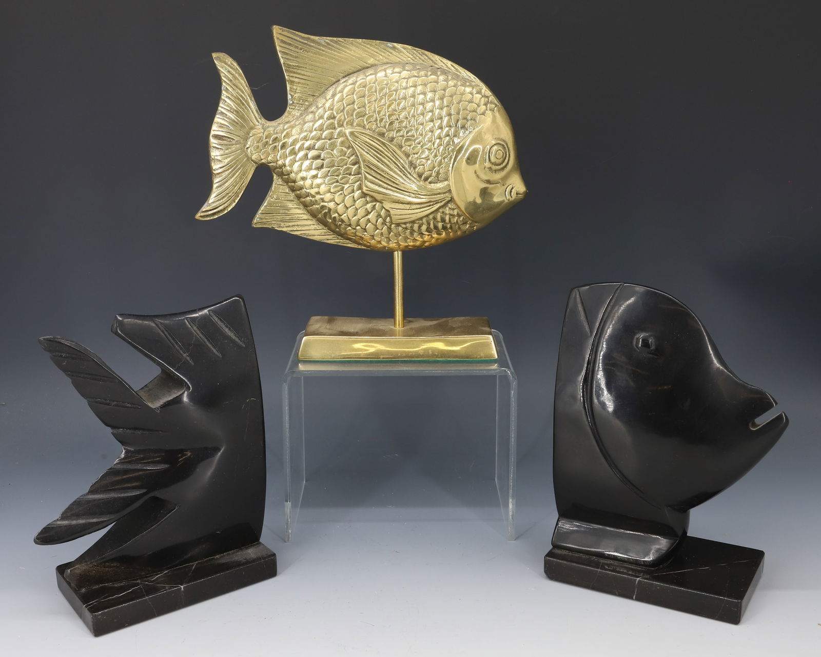 (2) ONYX CARVED FISH BOOKENDS AND BRASS FISH (1 of 4)
