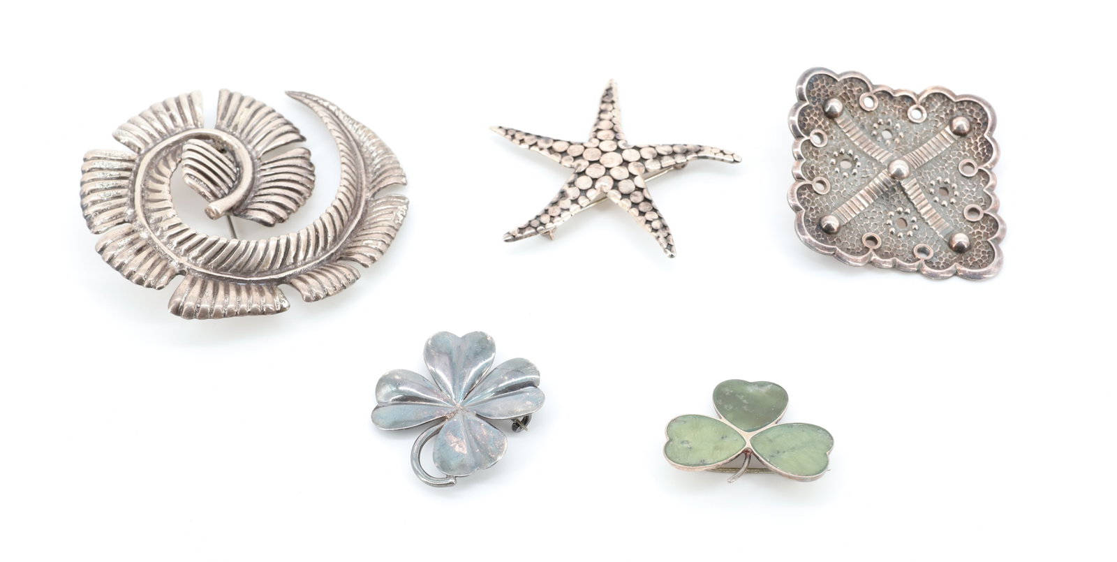 STERLING SILVER JEWELRY GROUP: INCLUDES SQUARE BROOCH 916 FINLAND, STARFISH, GREEN THREE LEAF CLOVER AND FOUR PETAL CLOVER, CURLED FEATHER (UNMARKED TESTED AS SILVER) LARGEST 2.1/2" TOTAL WEIGHT 2.1 OZT PLEASE READ CAREFULLY - Term