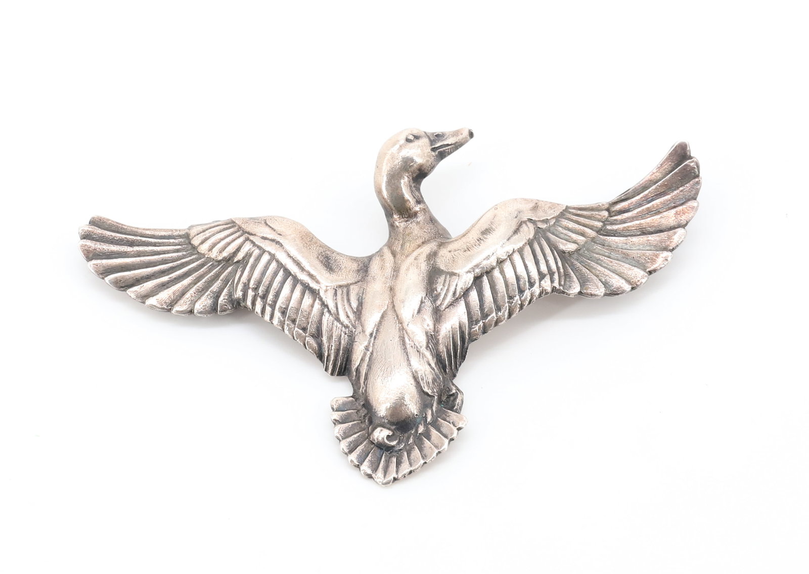 STERLING SILVER TEK-ART DUCK BROOCH: CAST DUCK IN FLIGHT SIGNED TEK-ART STERLING 2" X 3 1/2" TOTAL WEIGHT .6 OZT PLEASE READ CAREFULLY - Terms for Purchasing and Shipping of Auction Items. Please read carefully before bidding. Hartzell��