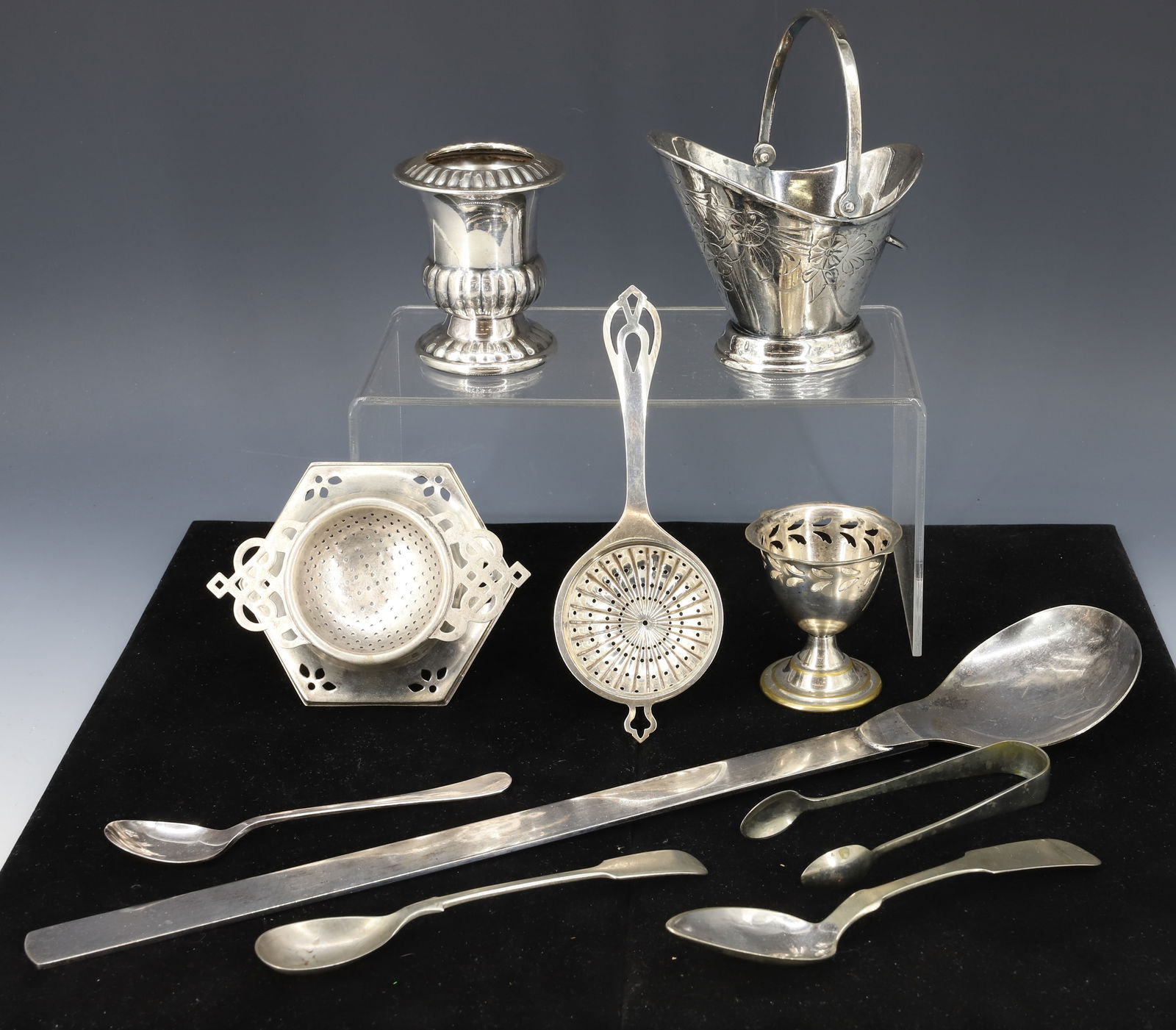 SILVERPLATE GROUP (1 of 4)