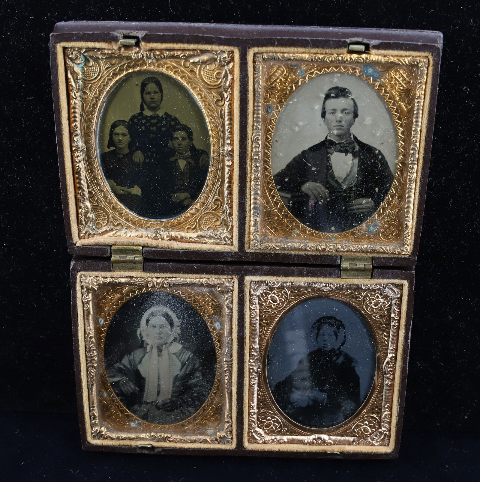 FIGURAL THERMO PLASTIC PHOTO CASE (1 of 5)