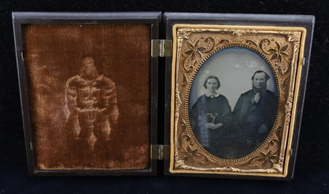 FIGURAL THERMO PLASTIC PHOTO CASE