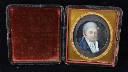 EARLY PORTRAIT MINIATURE OF A GENTLEMAN