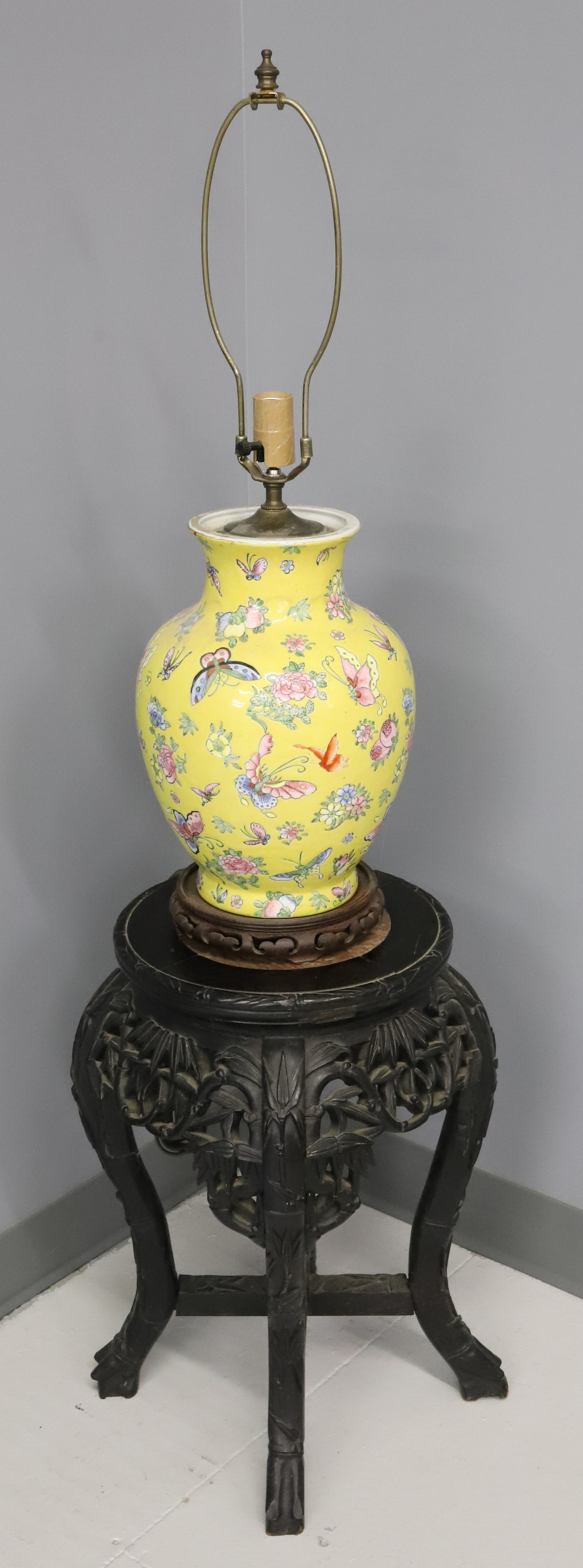 CHINESE CARVED MARBLE TOP STAND AND CHINESE YELLOW LAMP (1 of 9)