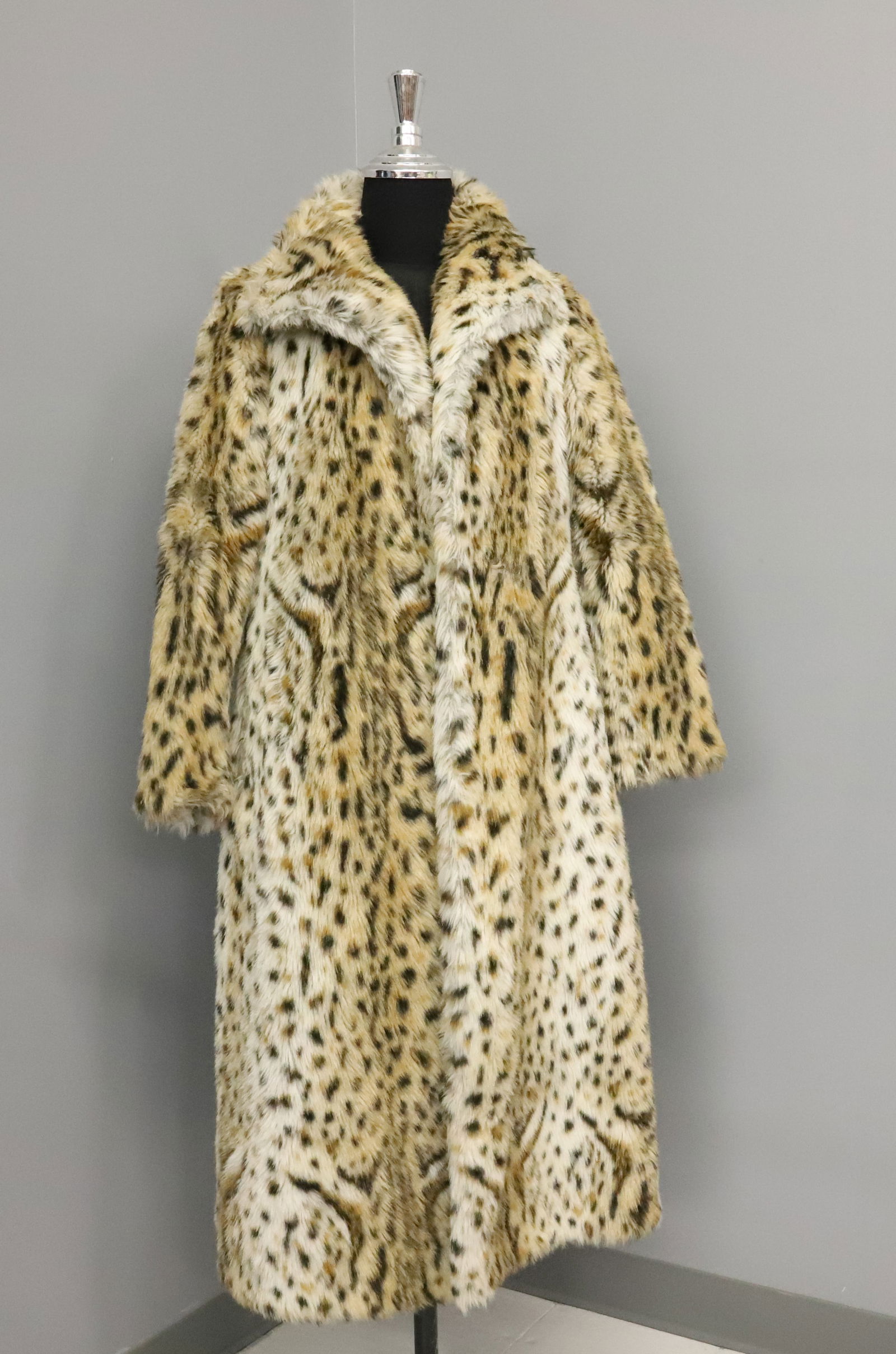 (3) LADIES COATS (1 of 15)