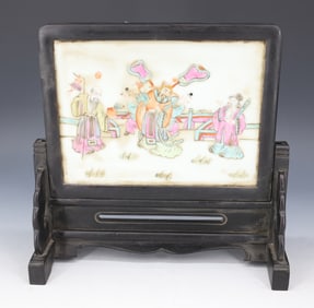 CHINESE HAND PAINTED PLAQUE IN VERTICAL STAND