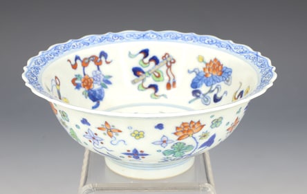 CHINESE DOUCAI PORCELAIN BOWL