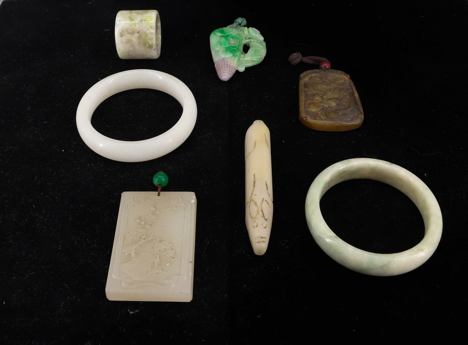 CHINESE CARVED JADEITE ITEMS (1 of 4)