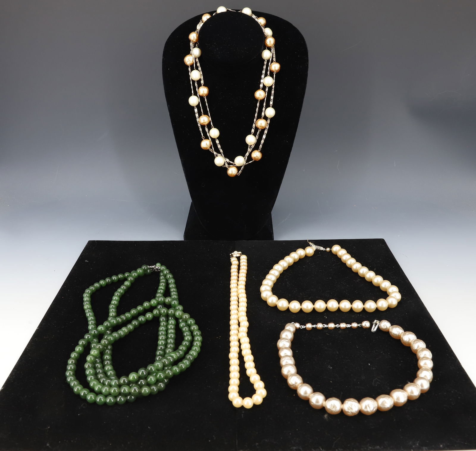 8MM DOUBLE STRAND JADEITE BEADS LOT (1 of 6)