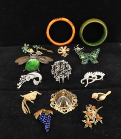 COSTUME JEWELRY LOT