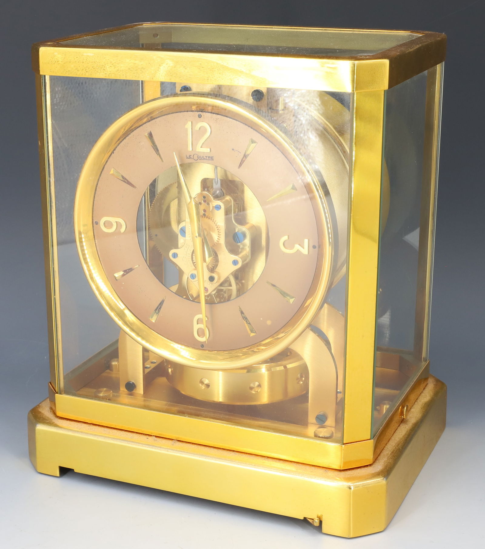 LE COULTRE ATMOS CLOCK: #53925 VERY CLEAN 9 1/4" X 8 1/4" PLEASE READ CAREFULLY - Terms for Purchasing and Shipping of Auction Items. Please read carefully before bidding. Hartzell’s Auction Gallery. Hartzell's Auction Gal