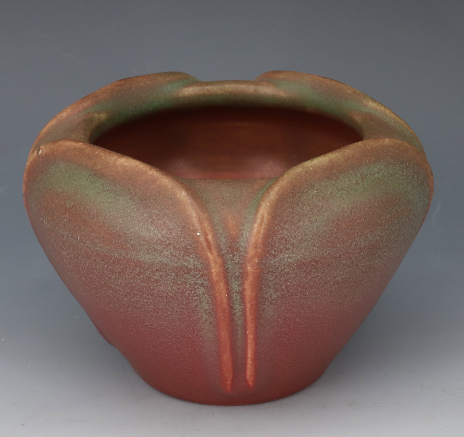 ROOKWOOD LOTUS PETAL VASE: #1089D GREEN TO CRANBERRY COLOR 3 1/2" X 5" PLEASE READ CAREFULLY - Terms for Purchasing and Shipping of Auction Items. Please read carefully before bidding. Hartzell’s Auction Gallery. Hartzell's A