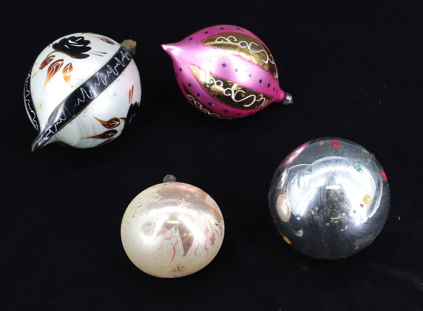 LOT OF VINTAGE CHRISTMAS ORNAMENTS (1 of 3)