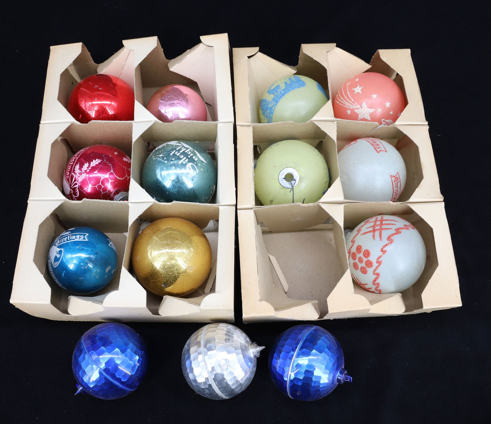 LOT OF VINTAGE CHRISTMAS ORNAMENTS (1 of 5)