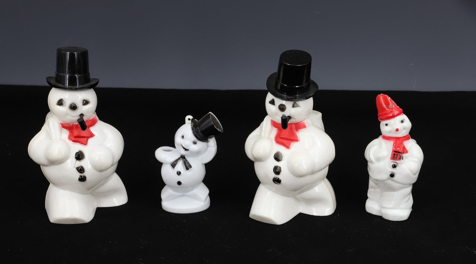 LOT OF MOLDED PLASTIC SNOWMEN: TWO SNOWMEN SMOKING PIPES 5" H. AND TWO SMALLER SNOWMEN 3" AND 3 1/2" HEIGHTS. PLEASE READ CAREFULLY - THIS IS AN ONLINE ONLY AUCTION -Terms for Purchasing and Shipping of Auction Items. Please read c