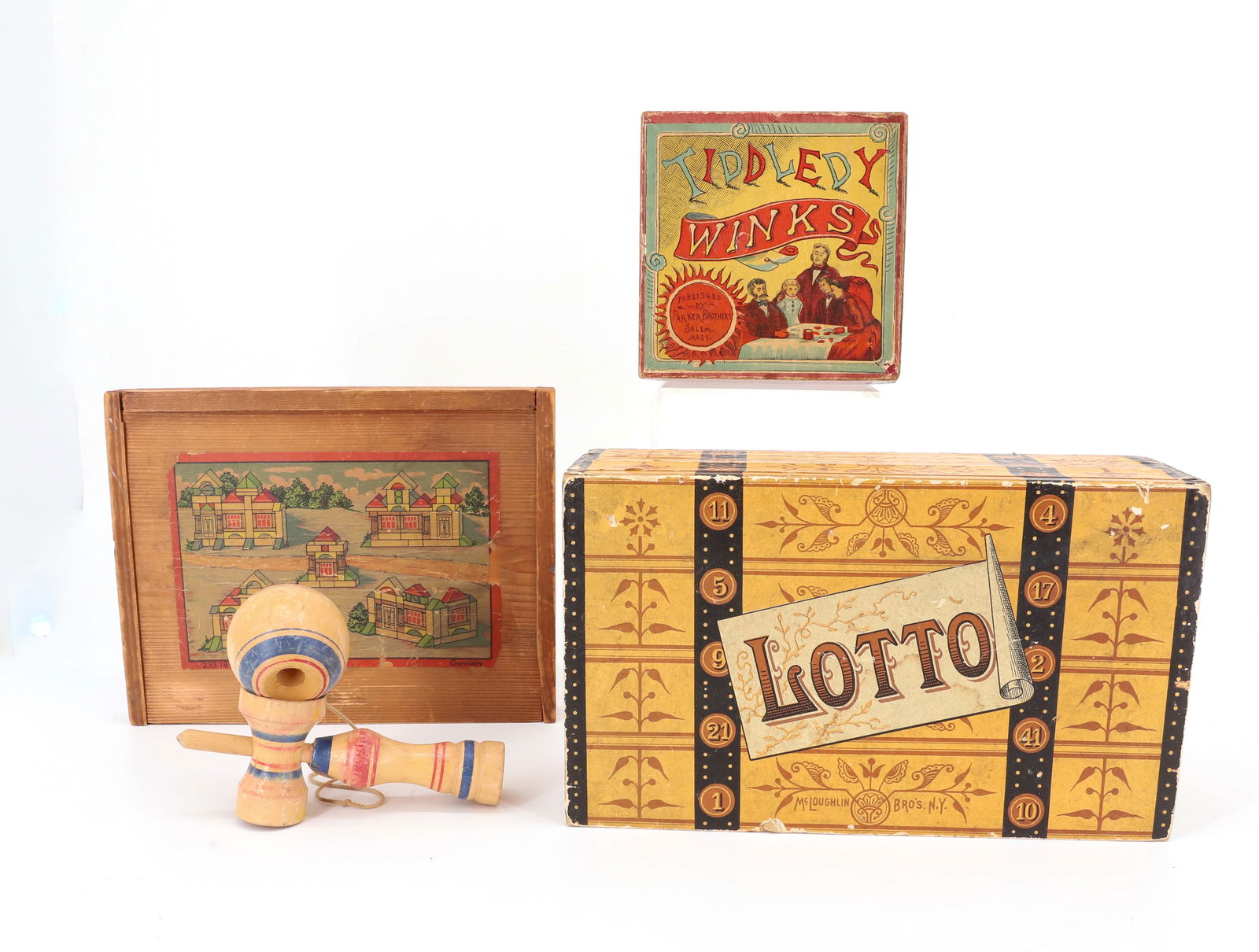 LOT OF VINTAGE TOYS (1 of 7)