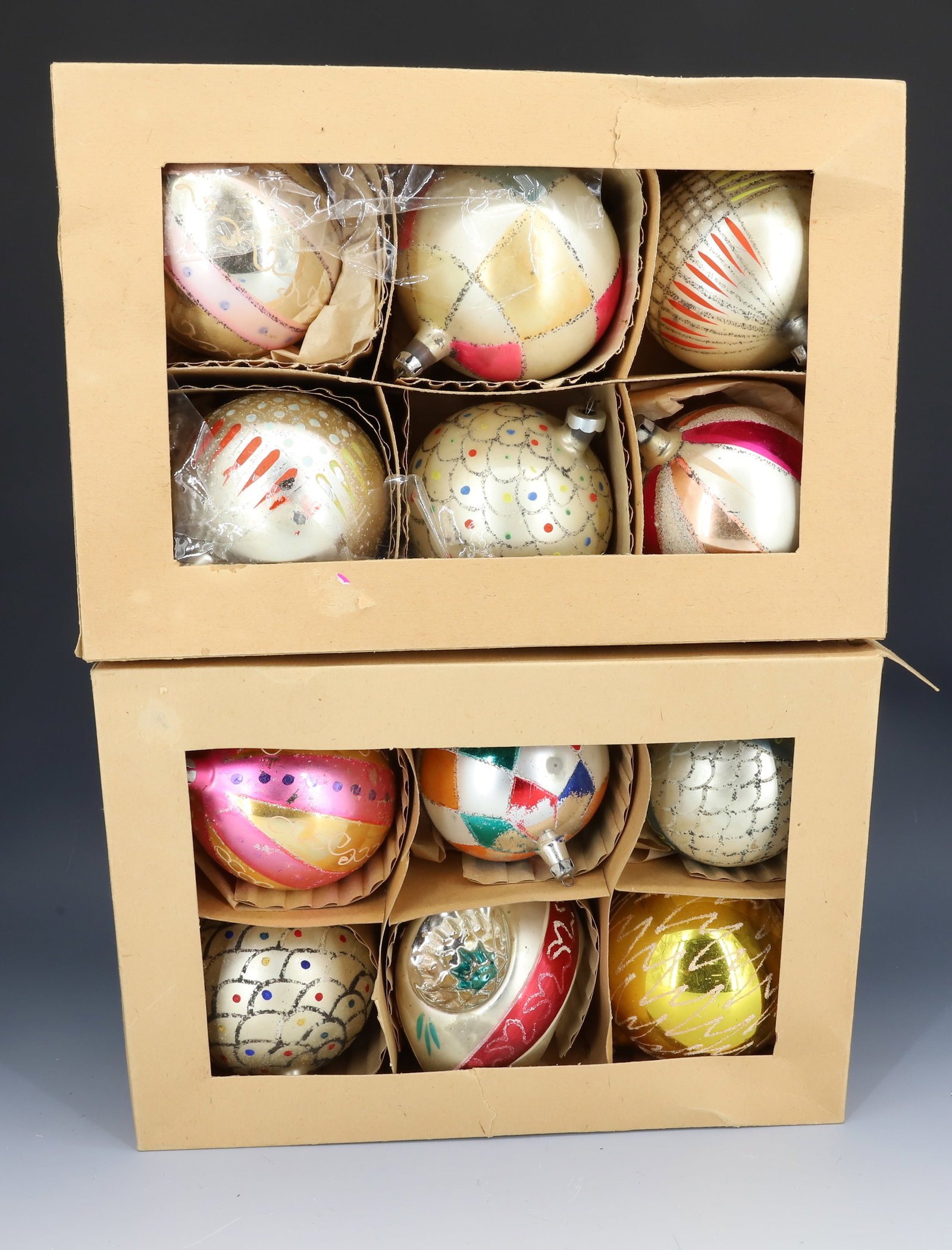 LOT OF (12) FANTASIA GLASS CHRISTMAS ORNAMENTS: (12) JUMBO SIZE. POLAND IN ORIGINAL BOXES (CELLOPHANE MISSING) . LARGEST 5" L. PLEASE READ CAREFULLY - THIS IS AN ONLINE ONLY AUCTION -Terms for Purchasing and Shipping of Auction Items. Please read c