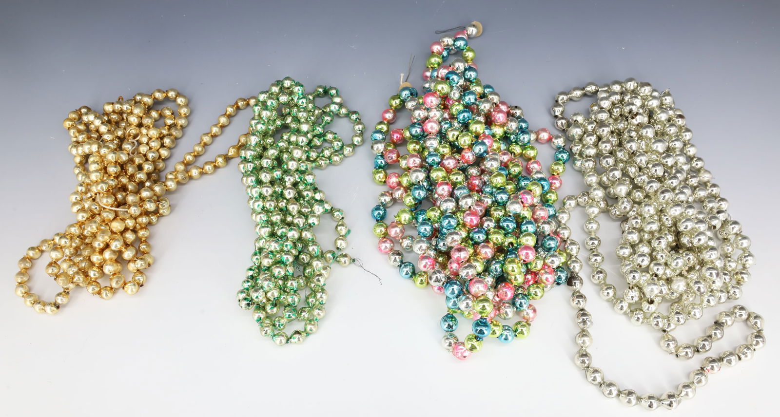 LOT OF VINTAGE GLASS CHRISTMAS TREE BEADS, GARLAND (1 of 2)