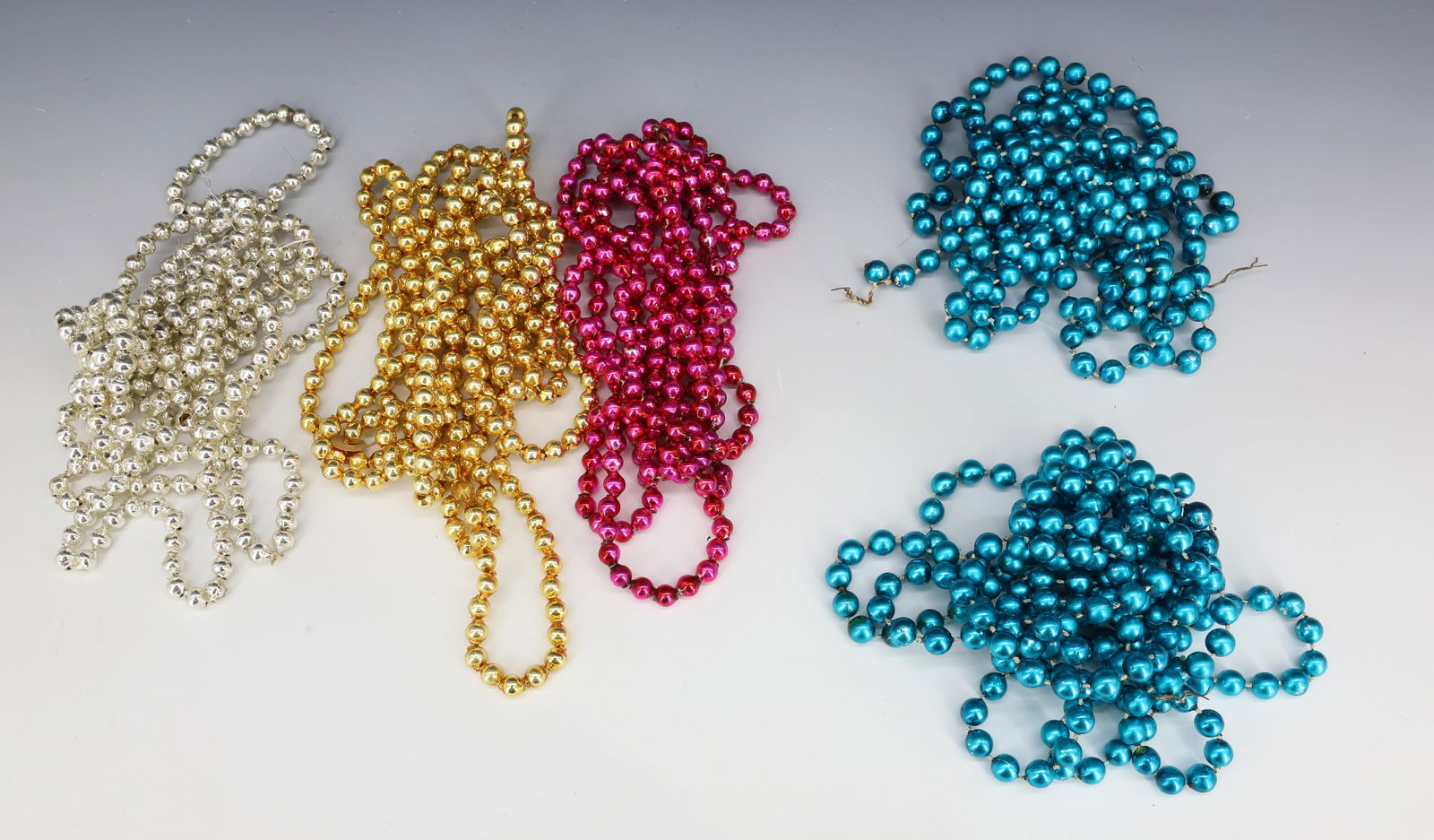 LOT OF VINTAGE GLASS CHRISTMAS BEADS, GARLAND (1 of 3)