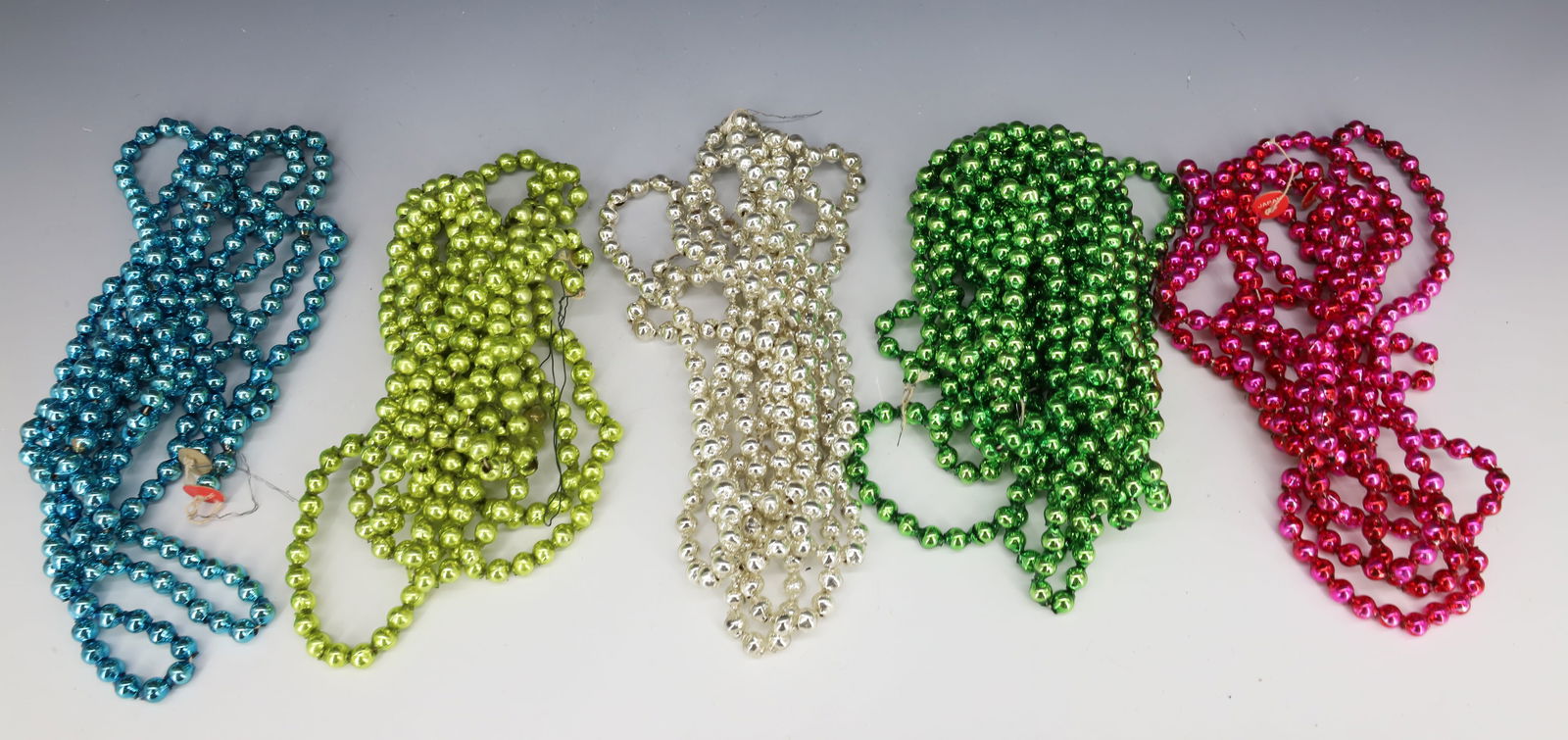 LOT OF VINTAGE GLASS CHRISTMAS BEADS, GARLAND (1 of 3)