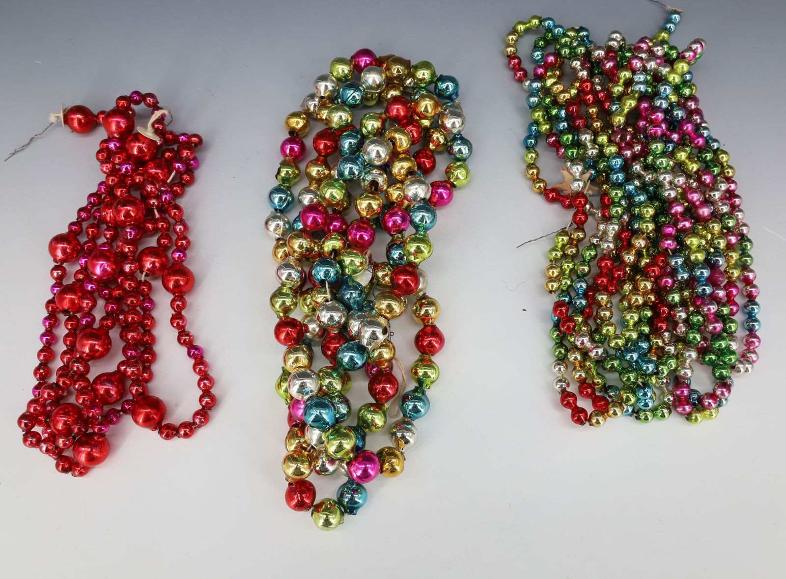 LOT OF VINTAGE GLASS CHRISTMAS BEADS, GARLAND (1 of 3)
