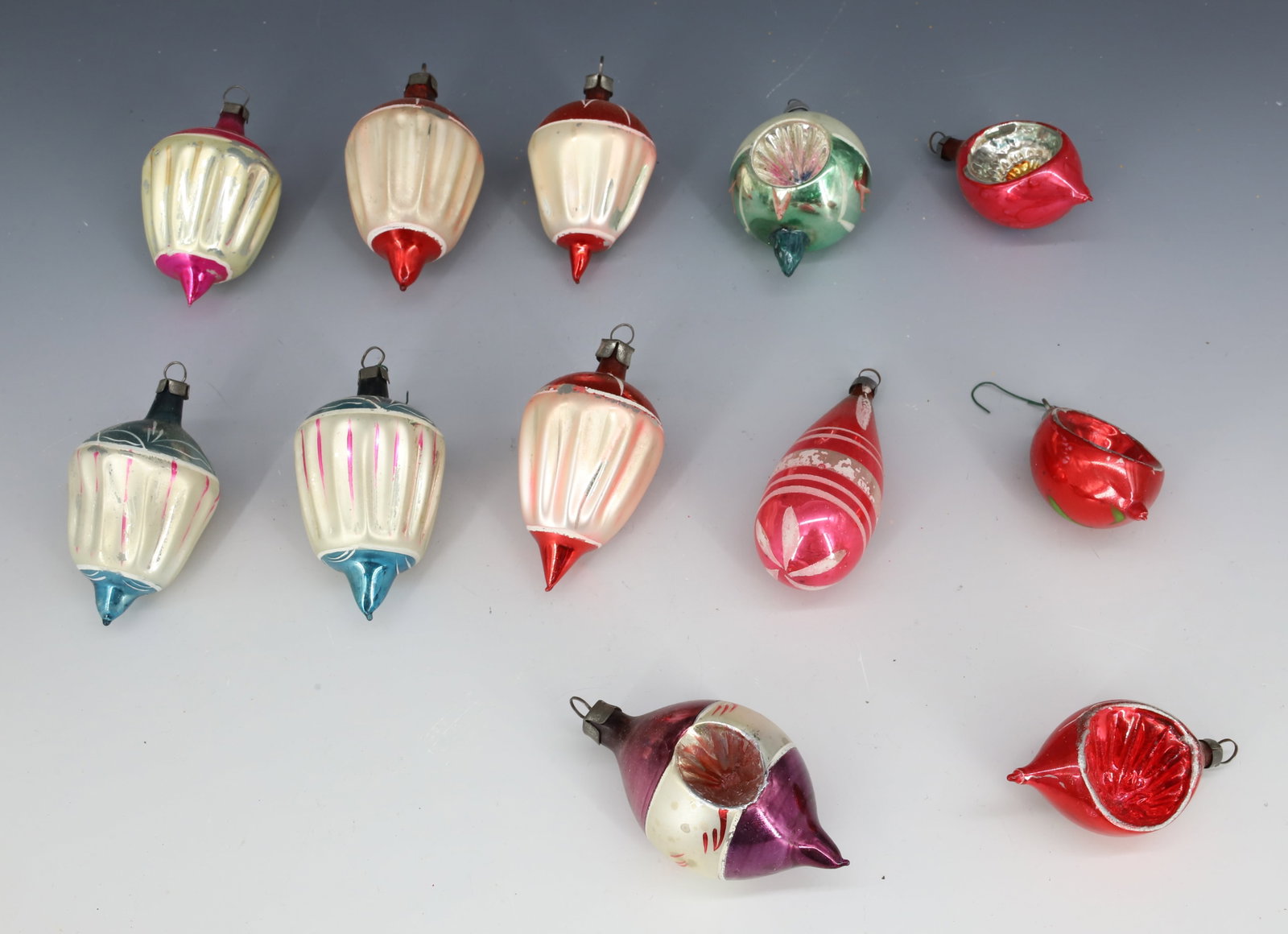 LOT OF VINTAGE GLASS CHRISTMAS ORNAMENTS: (12) SMALL SIZE ORNAMENTS. LARGEST 3" L. PLEASE READ CAREFULLY - THIS IS AN ONLINE ONLY AUCTION -Terms for Purchasing and Shipping of Auction Items. Please read carefully before bidding. Hartzell?s Au