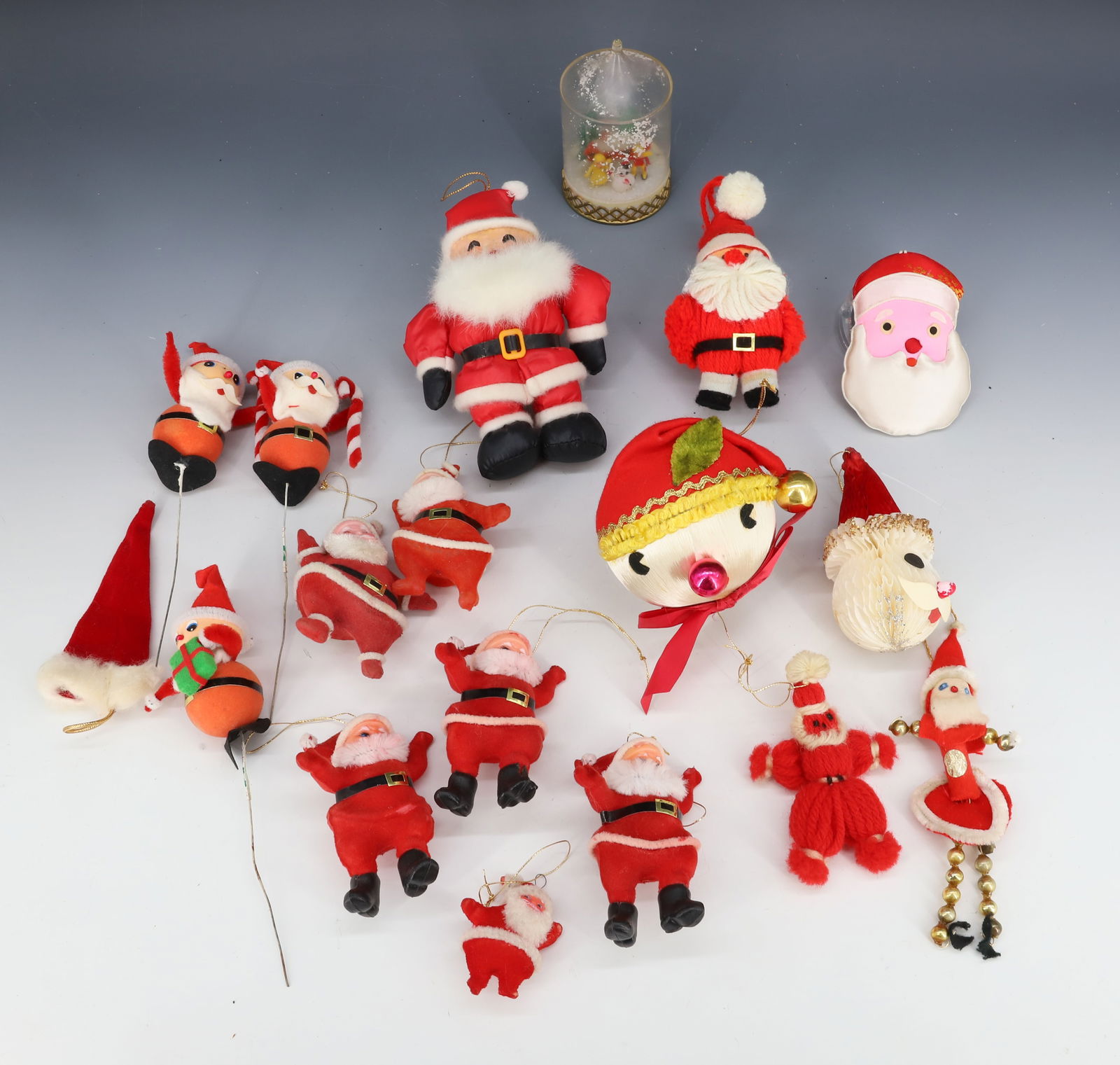 LOT OF VINTAGE SANTA CLAUS FIGURES / DECORATIONS (1 of 3)