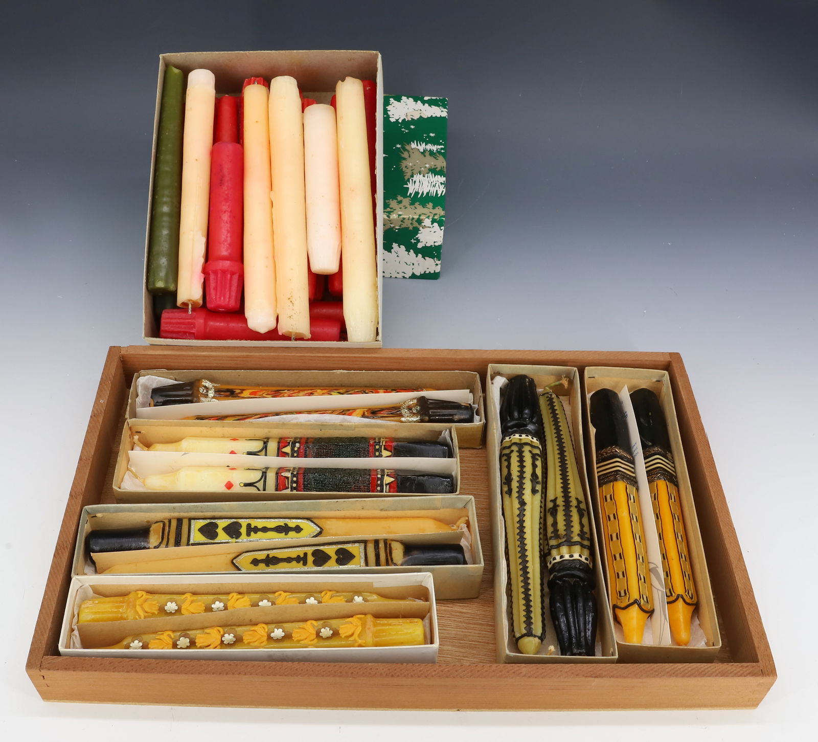 LOT OF VINTAGE CANDLES (1 of 3)