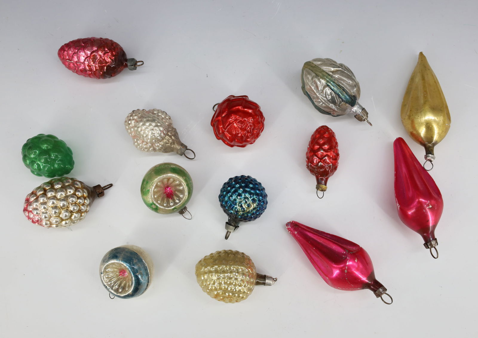 LOT OF VINTAGE CHRISTMAS ORNAMENTS (1 of 2)