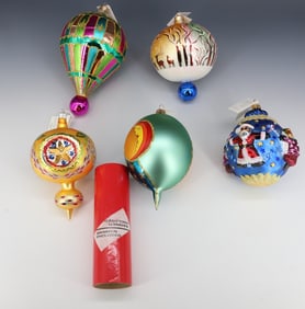 (5) VINTAGE CHRISTOPHER RADKO GLASS ORNAMENTS AND BANNER