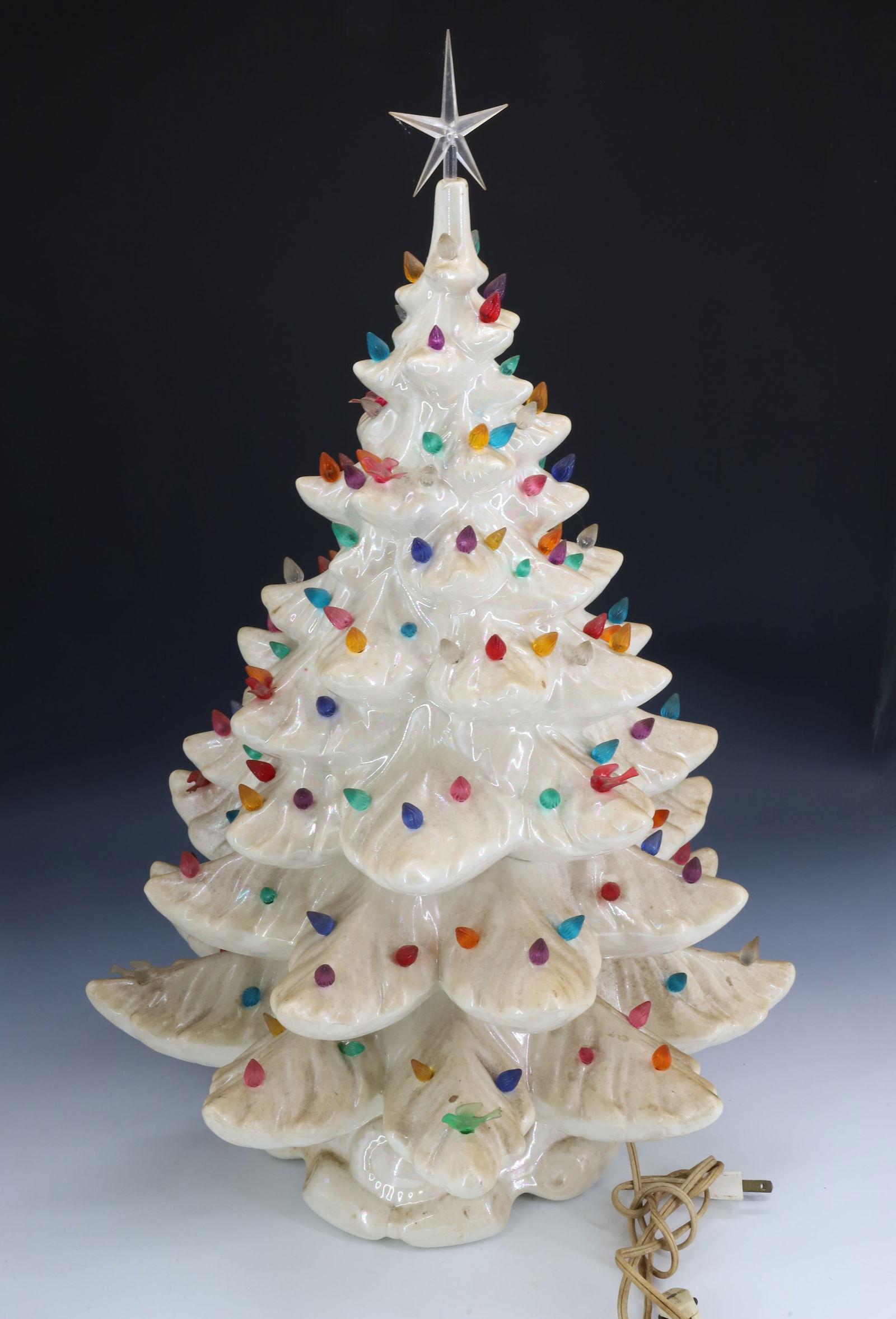 VINTAGE WHITE CERAMIC CHRISTMAS TREE (1 of 5)