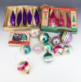 LOT OF VINTAGE CHRISTMAS ORNAMENTS