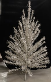 EVERGLEAM ALUMINUM CHRISTMAS TREE