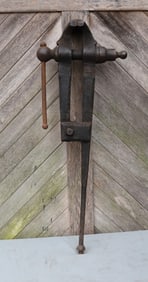VTG BLACKSMITH POST VISE