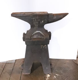 ANVIL WITH METAL BASE