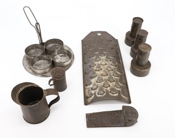 LOT OF VINTAGE KITCHEN TINWARE